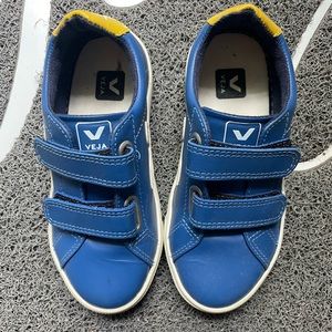 New Veja shoes EU size 30 - US 12,5
